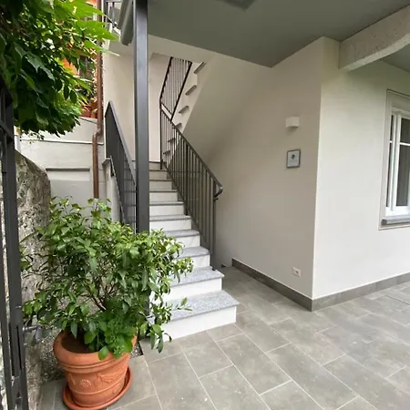 Garden Daire Stresa